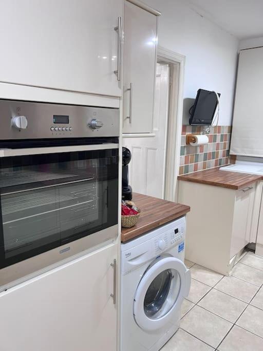 Spacious 3 Bed Flat - Beach Nearby - No Pets Southend-on-Sea Eksteriør bilde