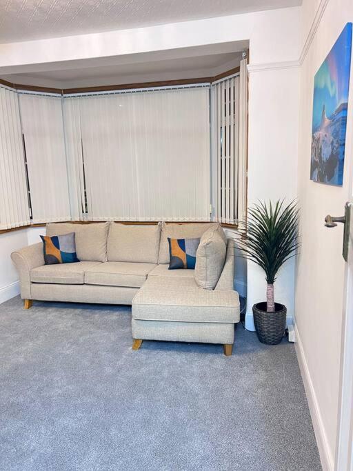 Spacious 3 Bed Flat - Beach Nearby - No Pets Southend-on-Sea Eksteriør bilde
