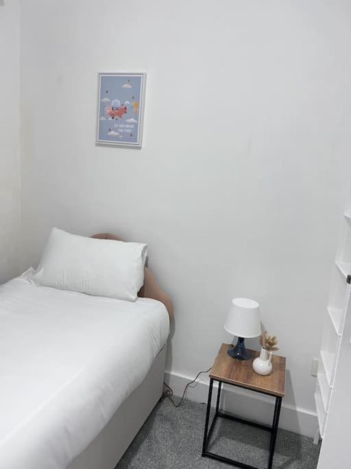 Spacious 3 Bed Flat - Beach Nearby - No Pets Southend-on-Sea Eksteriør bilde
